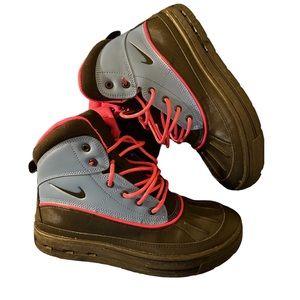 Nike Boots
Great for winter wear or hiking 
Very Comfortable
Only Worn Once